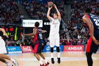 Doncic emerge a tiempo y rescata al Madrid en Vitoria