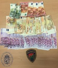 Investigan a un indigente que llevaba 18.650 euros en una bolsa de plástico en Granada
