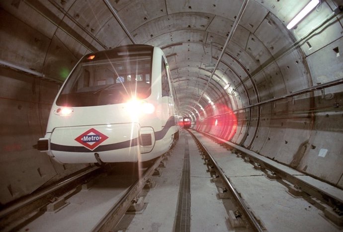 Tren en Metro de Madrid