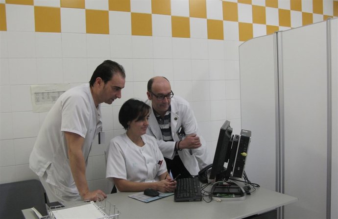 Equipo médico de Unidad específica para pacientes ostomizados de Royo Villanova