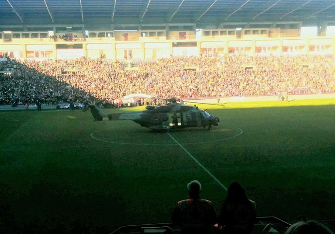 El helicóptero del Bhelma III que trae a los Reyes Magos a Las Gaunas