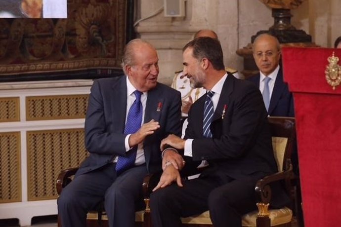 Los Reyes don Juan carlos y Felipe VI 