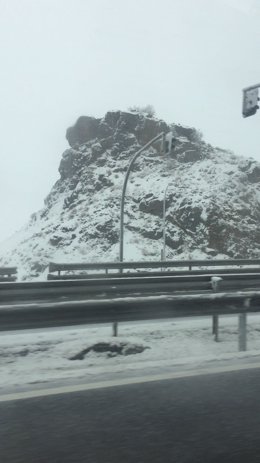 Nieve en la autopista del Huerna, Nieve, nevadas, temporal, cadenas, carreteras