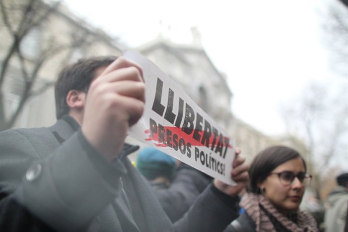 Concentració davant el Suprem per la compareixença d'Junqueras