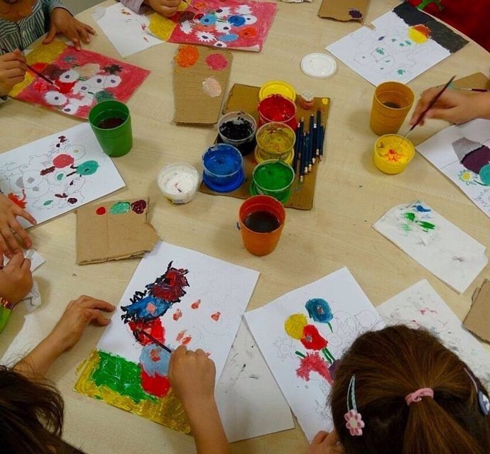 Niños pintando colores cuadros pintar pintura