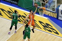 El Valencia Basket completa la remontada en el último minuto del Carpena