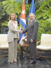 Mogherini se reúne con Raúl Castro durante su visita a Cuba