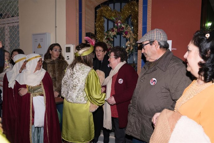La corte del Rey Baltasar de Almonte rinde homenaje a la pequña María asesinada.