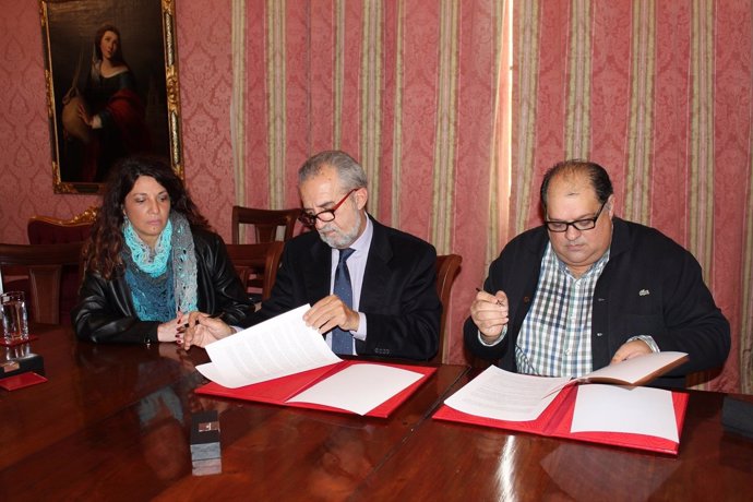 Firma del convenio para favorecer la inclusión de población gitana