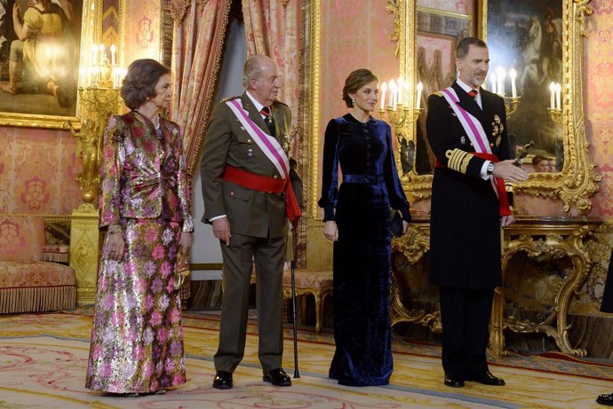 La familia real en la pascua militar