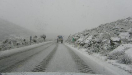 La AP-6 se vuelve a cortar ante la persistencia de la nieve