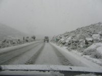 La nieve obliga a cortar la AP-61 y la AP-6 en San Rafael (Segovia) y se empiezan a embolsar vehículos en la A-67