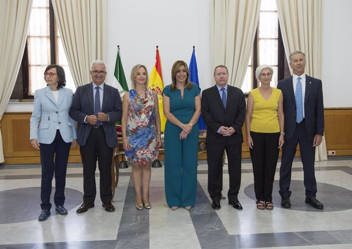 La fiscal superior de Andalucía junto a la presidenta de la Junta