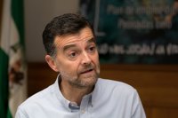 Maíllo dice que ya están "los cimientos" de la confluencia con Podemos y que debe ser "paralela" en lo local y regional