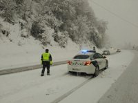 Las nevadas que han colapsado las carreteras españolas, en imágenes y vídeos