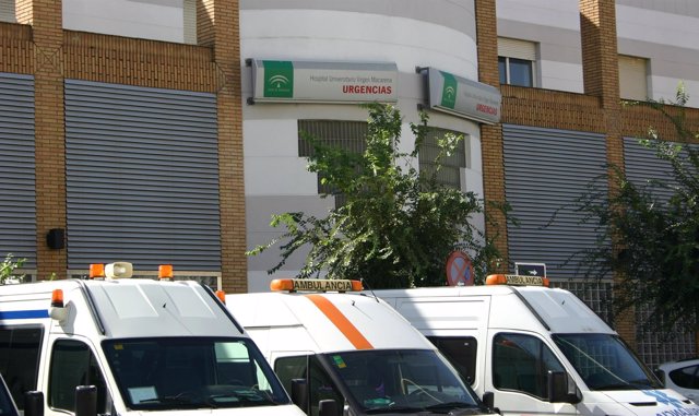 Ambulancias En La Puerta De Urgencias Del Hospital Virgen Macarena De Sevilla