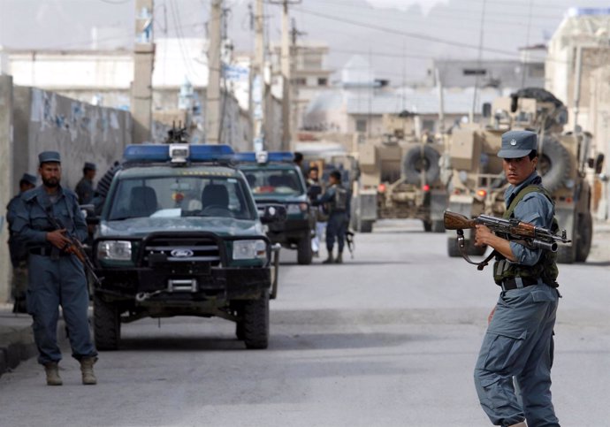 Policía Afgana De Patrulla Por Kandahar