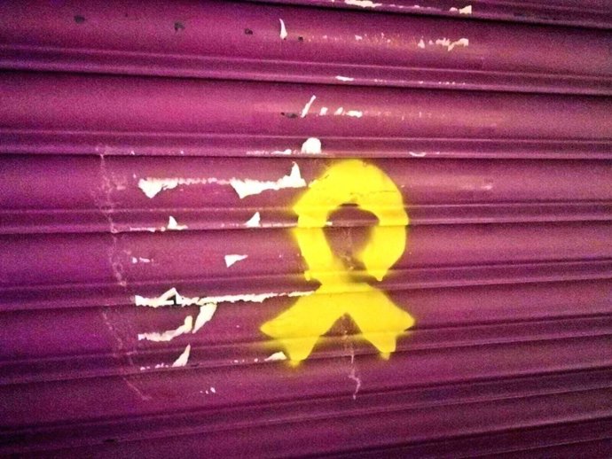 Pintada a la botiga de la mare d'Albert Rivera