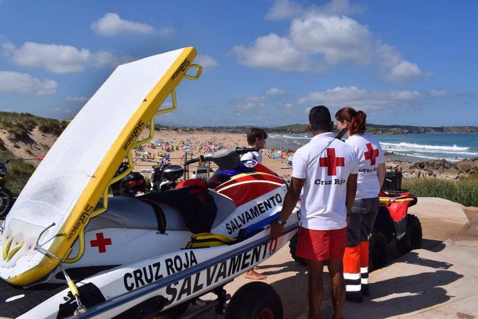 Salvamento y Socorrismo. Cruz Roja. Playas. Verano. Rescates y asistencias.