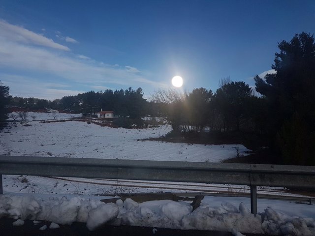 La nieve condiciona la circulación en las carreteras aragonesas.