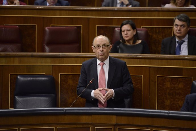 Cristóbal Montoro en la sesión de control al Gobierno en el Congreso