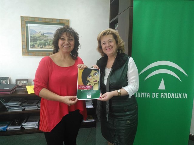 Vega (d) muestra el plan integral para la comunidad gitana.