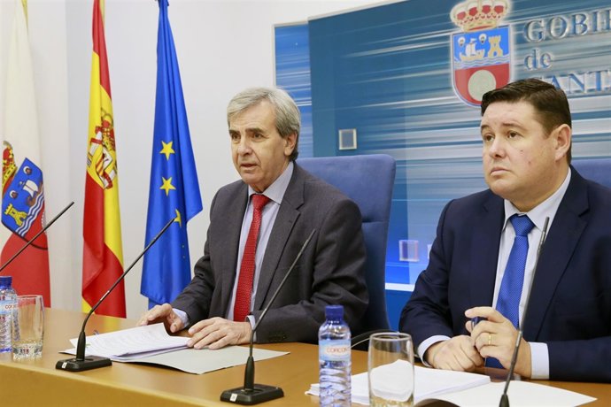 El consejero de Presidencia presenta el borrador de la futura ley del CES 