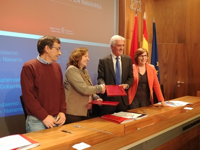 Firma del convenio entre el Gobierno de Navarra y Agroseguro.