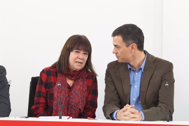 Pedro Sánchez y Micaela Navarro en la reunión de la Ejecutiva Federal del PSOE