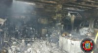 Un herido en el incendio del garaje de vivienda que ha afectado a cinco vehículos