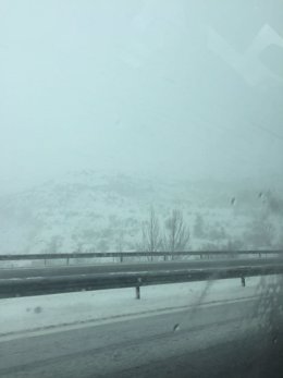 Nieve en la autopista del Huerna, Nieve, nevadas, temporal, cadenas, carreteras
