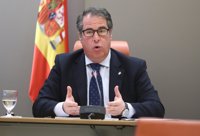 Serrano (DGT) ironiza con su presencia en Sevilla durante el temporal, donde hay "líneas telefónicas e Internet"