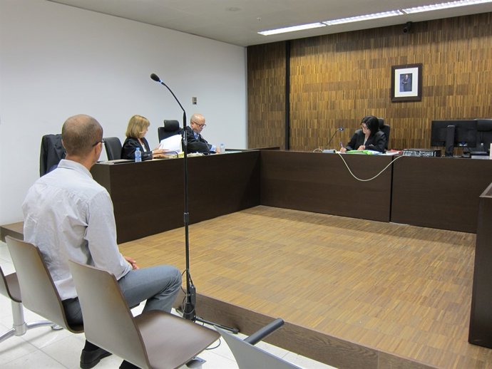 Judici a un urbà per la foto sexual de la seva amant            