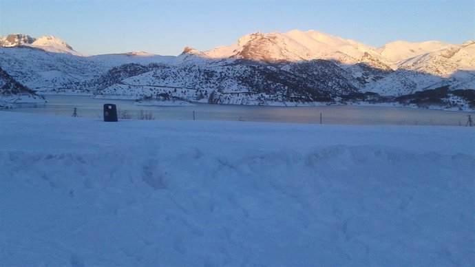 Nieve, embalses, pantano, barrios de luna