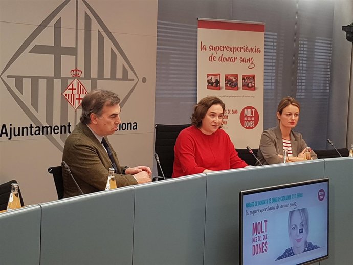 Ada Colau, Manel Peiró e Ivana Miño