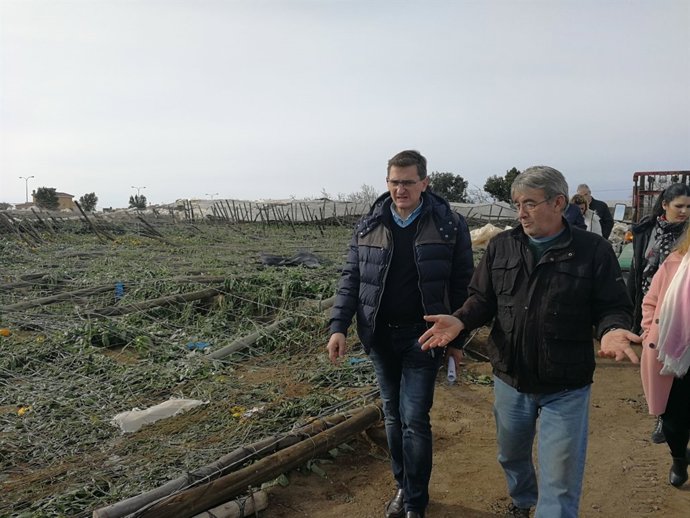 El secretario provincial del PSOE visita la zona afectada por tornados