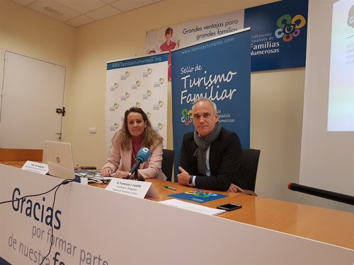 Francisco J. Castillo y Eva Holgado en la Federación de Familias Numerosas