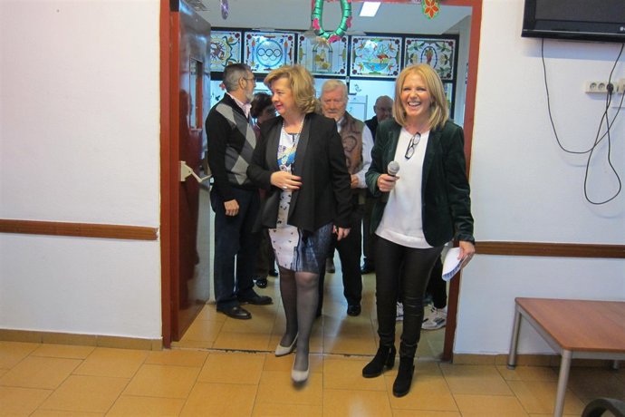 La delegada territorial de Igualdad, Salud y Políticas Sociales, Teresa Vega (i)