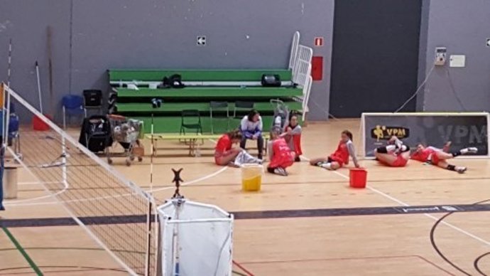 El Club Voley Playa Madrid critica goteras en polideportivo de Entrevías