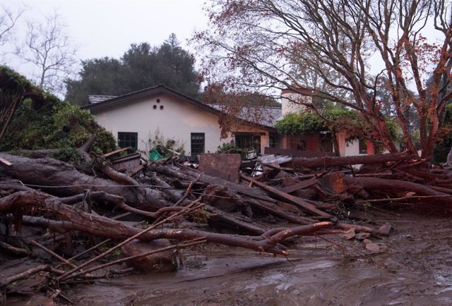 Una vivienda afectada por las inundaciones en Montecito, California.