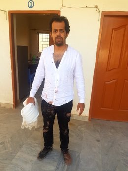 El periodista Taha Siddiqui tras sufrir una agresión y un intento de secuestro