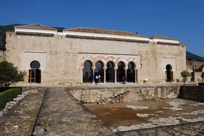 Vista exterior del Salón Rico de Medina Azahara