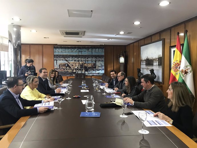 Reunión entre el grupo parlamentario socialista y el puerto de Huelva. 