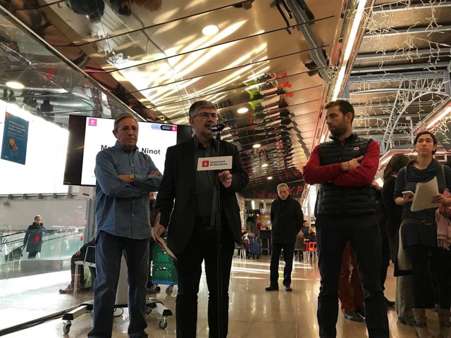 Agustí Colom (BComú) en el Mercat del Ninot