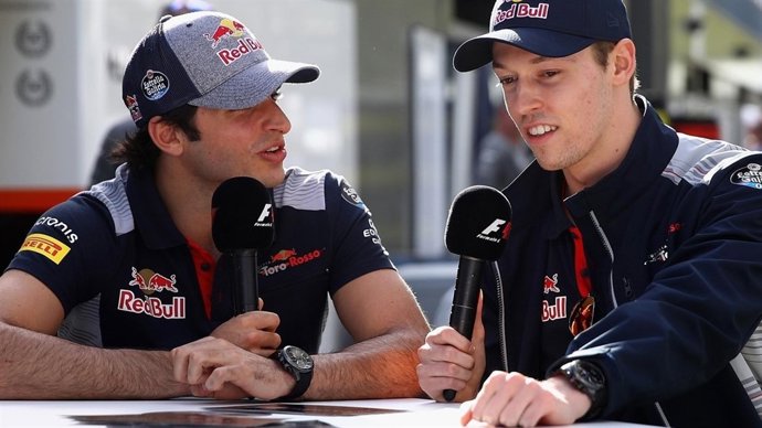 Kvyat y Carlos Sainz (Toro Rosso)