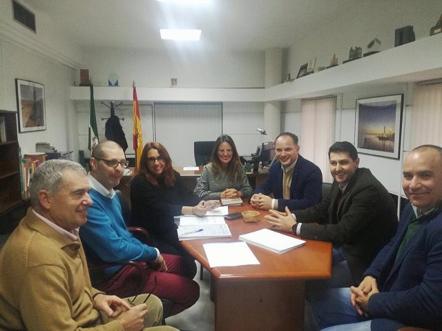Reunión entre la Junta y el Colegio de Aparejadores de Huelva. 