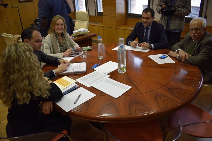 Reunión entre PSOE y PP para abordar los presupuestos de 2018