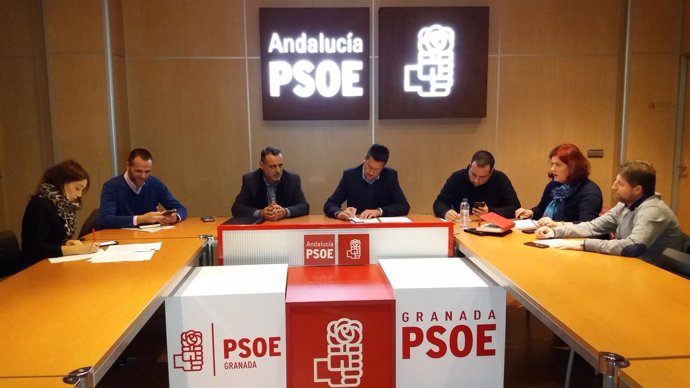Reunión entre PSOE y Jusapol por la equiparación salarial de policías