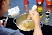 Diseñan un prototipo de espátula inteligente que mide la salinidad de los alimentos automáticamente