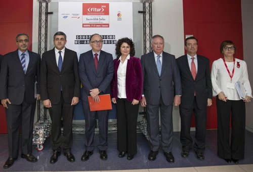 Foto familia tras la presentación de Fitur 2018